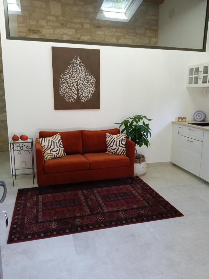 Les Nefliers Holiday home Cereste